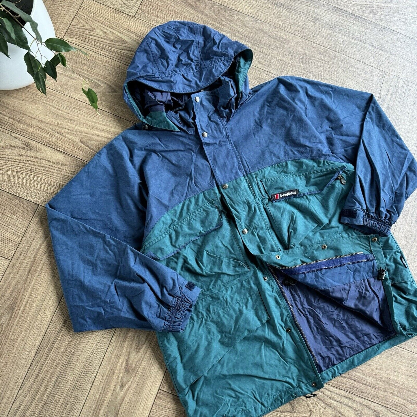 Vintage Berghaus Aquafoil Waterproof Jacket Size L 90s Rain Coat Navy