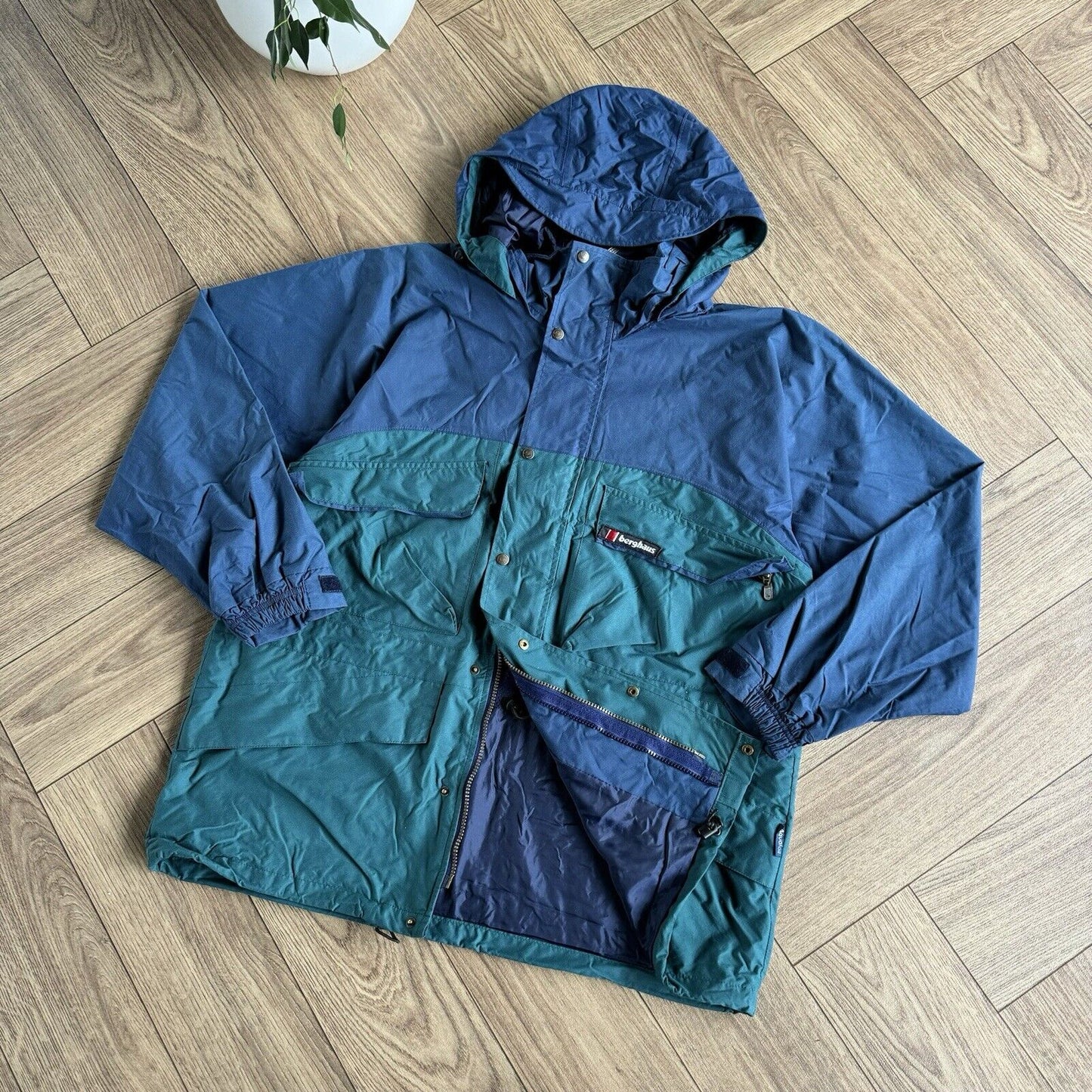 Vintage Berghaus Aquafoil Waterproof Jacket Size L 90s Rain Coat Navy