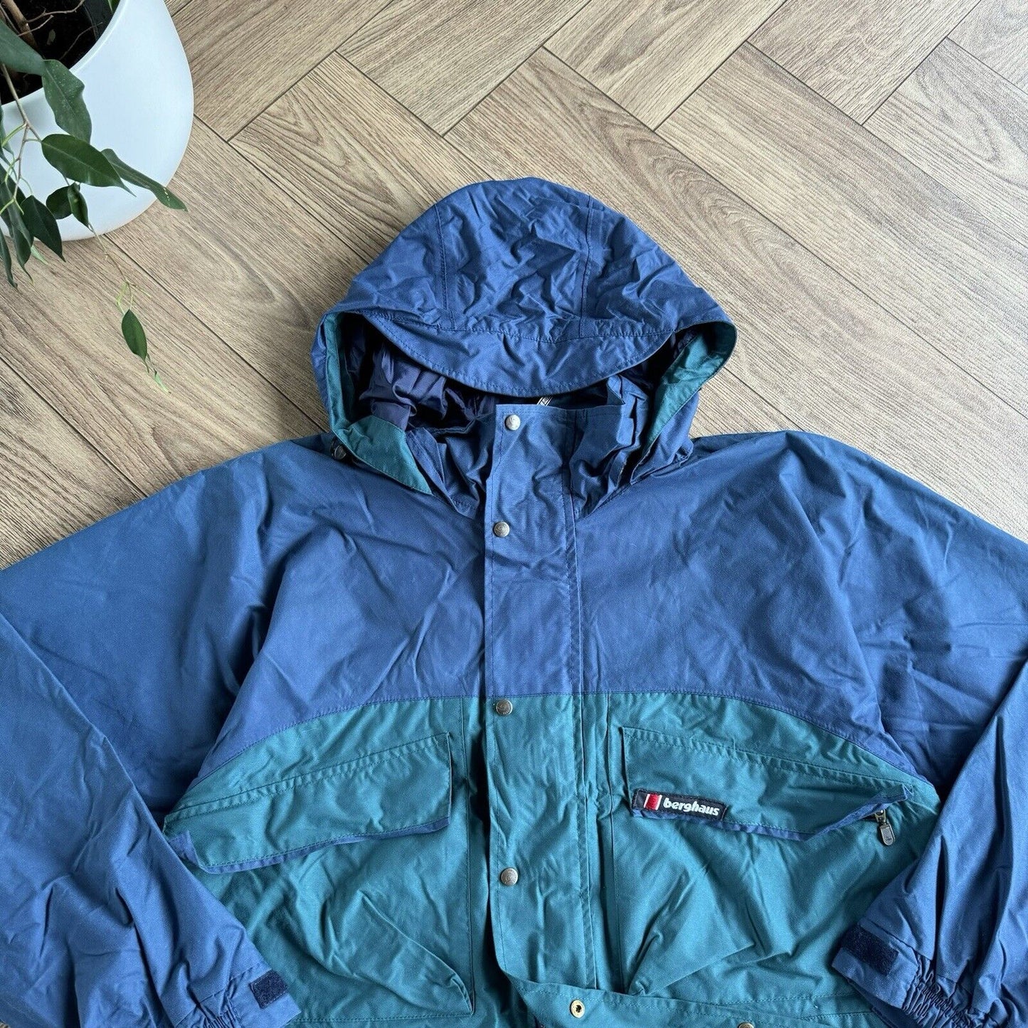 Vintage Berghaus Aquafoil Waterproof Jacket Size L 90s Rain Coat Navy