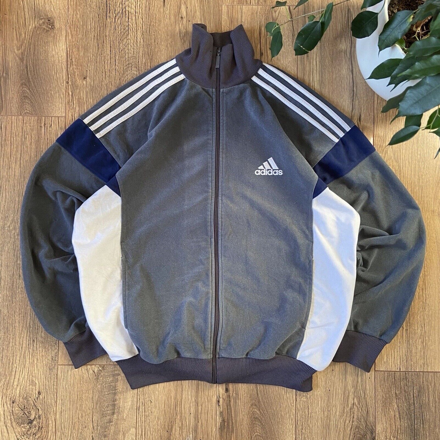 Adidas tracksuit 2025 size l